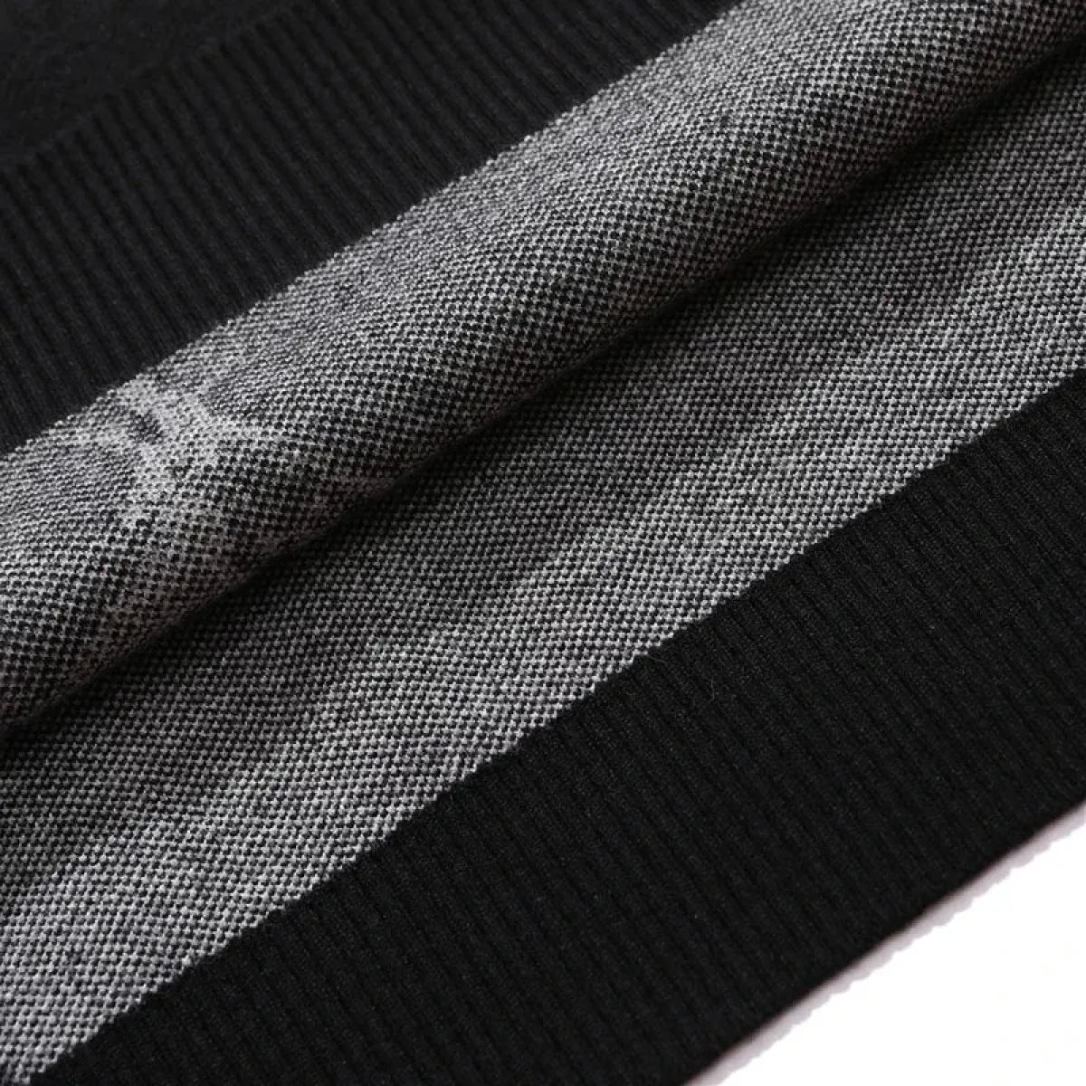 Manga Muse Knit Sweater ā Monochrome Anime-Inspired Oversized Pullover